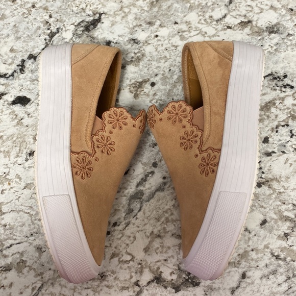 See By Chloe Scalloped Slip-On Loafers - Picture 6 of 9